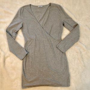 Tobi body con 3/4 long sleeve V-neck dress